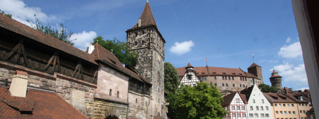 Nuernberg: Tiergaertnertorplatz mit Blick auf die Burg im Sommer in Nuernberg. (Foto: Uli Kowatsch/CTZ-Nuernberg).